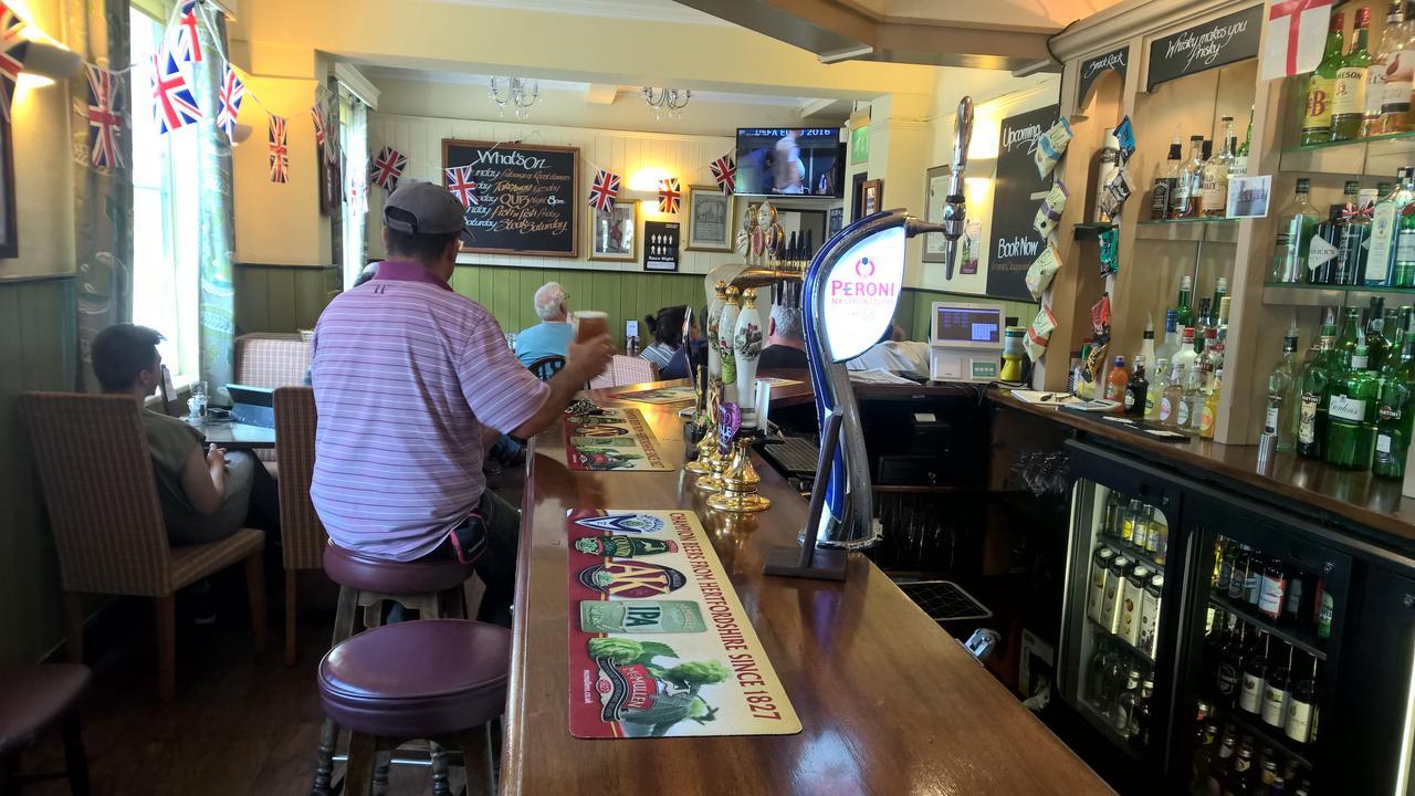 Hotel Baker Arms à Hertford Extérieur photo